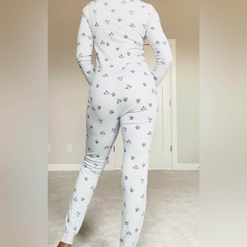 Old Navy Blue Pattern Onesis - Picture 8 of 12